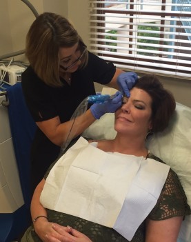 Permanent make-up artist